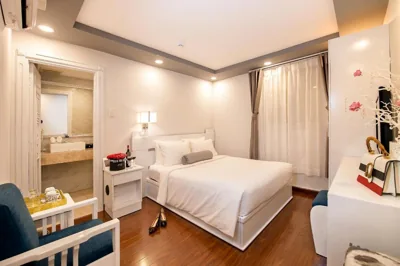 Habitación Deluxe con vistas a la ciudad — Adora Hotel